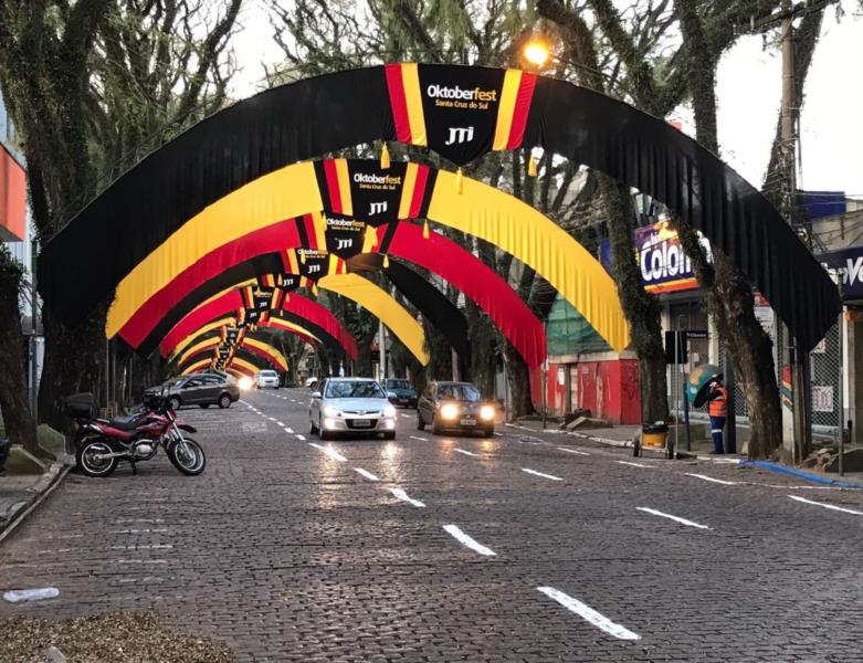 Decoração começa a deixar Santa Cruz no clima da Oktoberfest