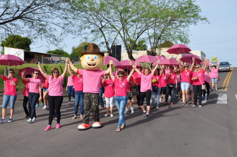 Caminhada abre programação do Outubro Rosa