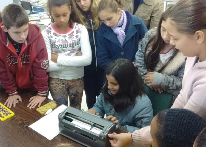 Escola Estadual Bruno Agnes realiza atividade no Abril Marrom