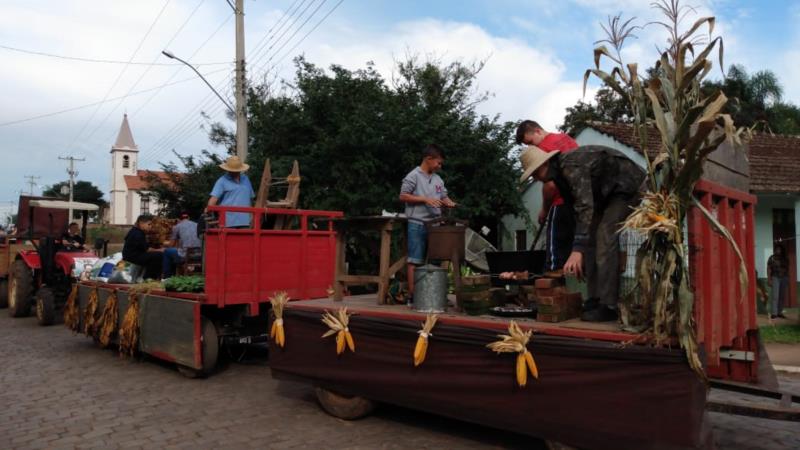 Abertura da 3ª edição da Koloniefest é marcada por desfile em Vera Cruz