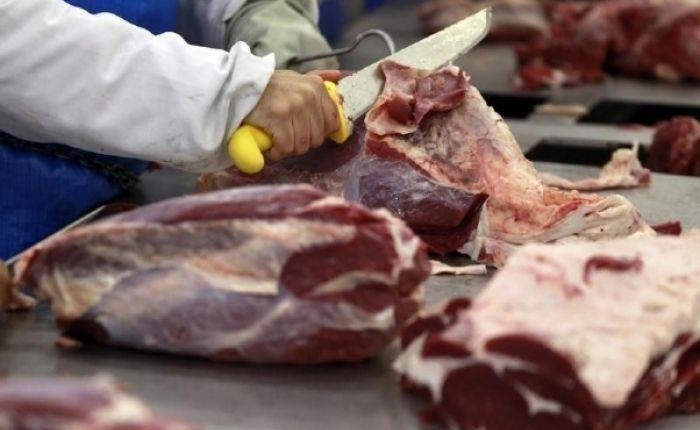 Anvisa proíbe restaurantes de usar carne de três frigoríficos investigados