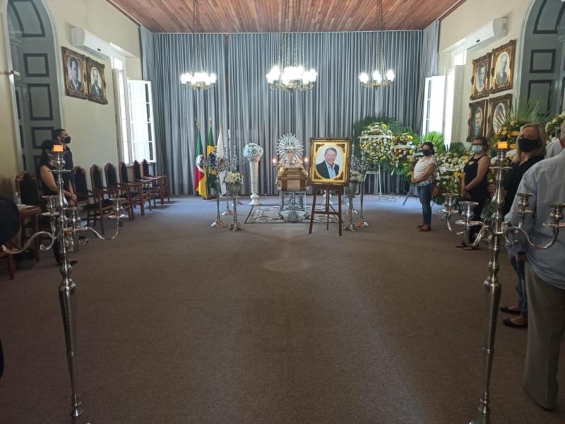 Corpo de Telmo Kirst é velado no Palacinho