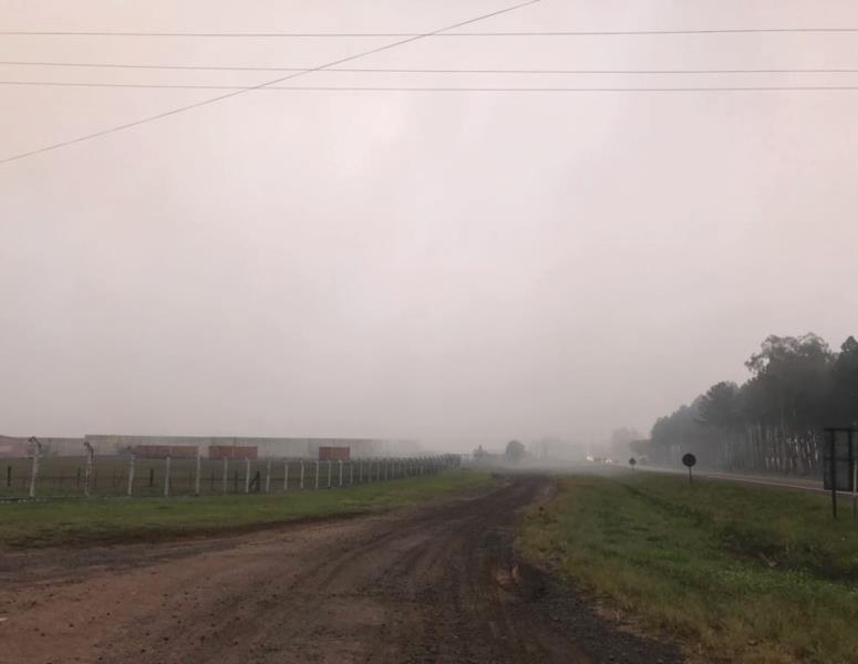 Fumaça e neblina prejudicam o trânsito na BR-471