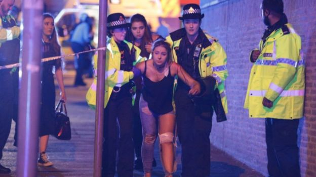 Terrorista suicida mata 22 pessoas, em Manchester