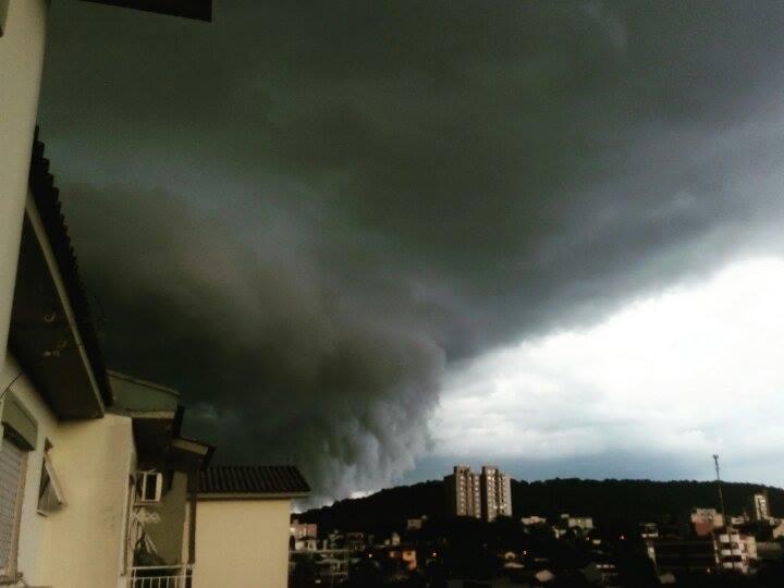 Defesa Civil alerta para temporais e queda de granizo em áreas isoladas do RS