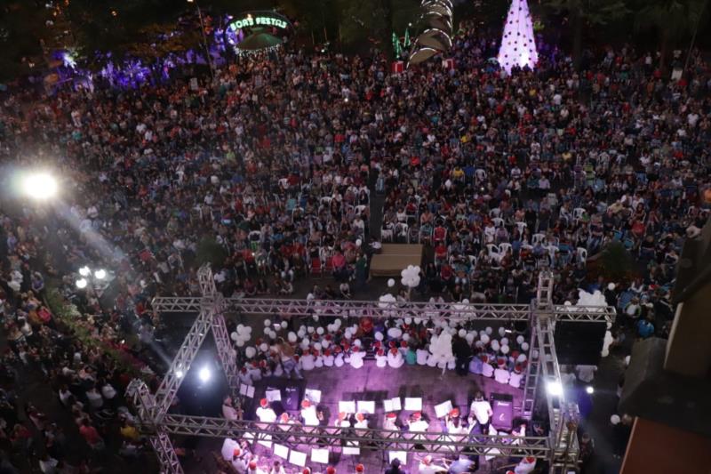 Oito mil pessoas recepcionam Papai Noel em Venâncio Aires