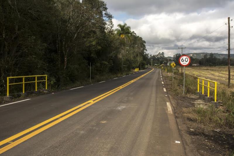 Asfalto de Linha Seival é sinalizado em Santa Cruz