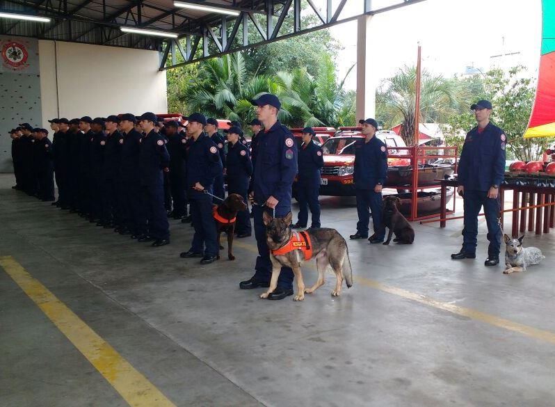 Bombeiros apresentam novos soldados e equipamentos