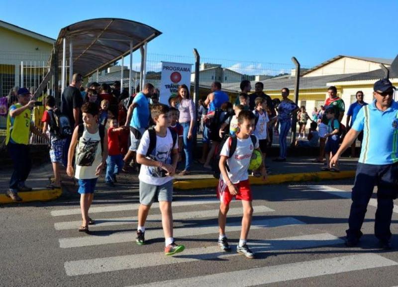 Ação de trânsito é realizada na Leonel Brizola