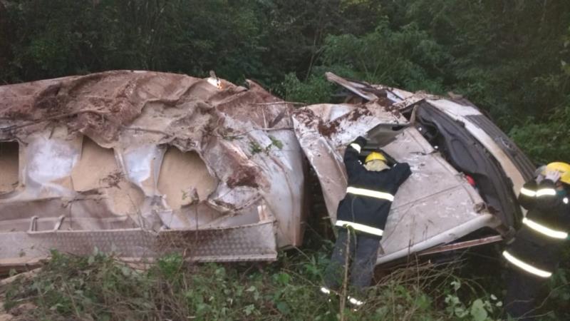 Motorista de caminhão morre em acidente de trânsito na “Curva das Cobras”