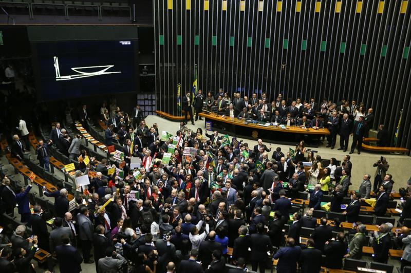 Com comissões funcionando, Câmara debate reformas trabalhista e da Previdência