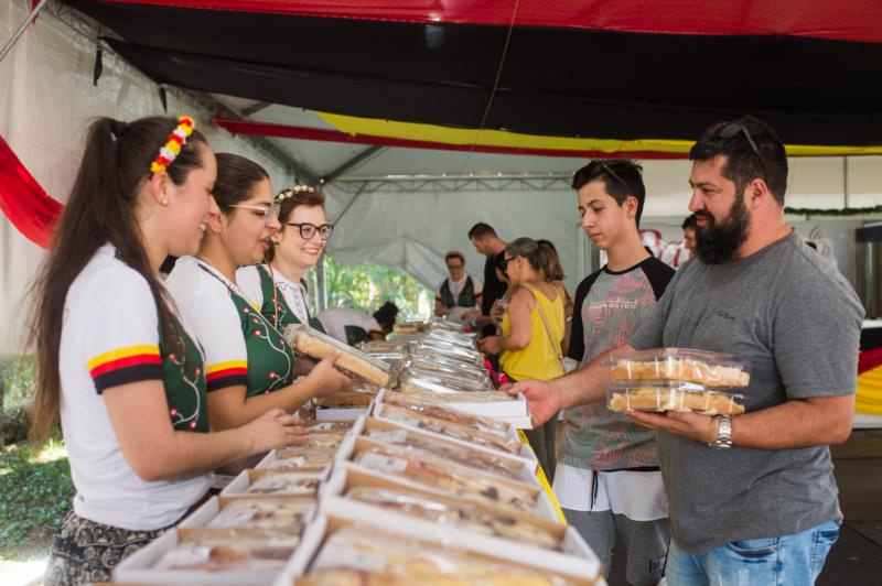 Espaço das Cucas traz mais de  40 sabores para a 35ª Oktoberfest