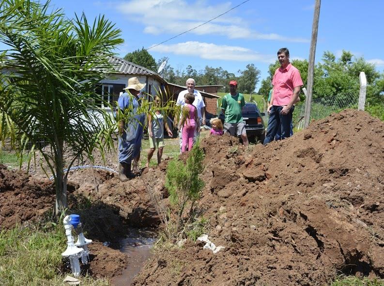 Instalação de hidrômetro beneficia 20 famílias do Corredor Carvalho