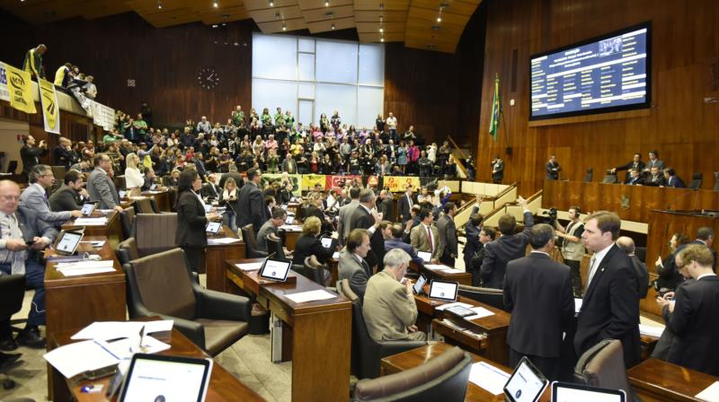 Assembleia Legislativa aprova fim da licença-prêmio