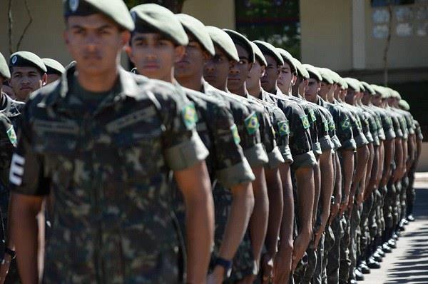 Governo estuda enviar Exército para combater queimadas na Amazônia