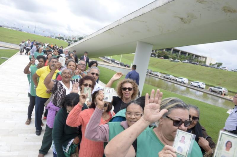 Aposentados protestam no Senado contra a reforma da Previdência