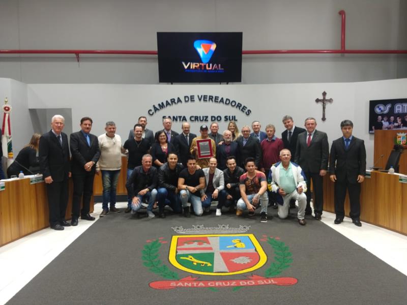 Banda Os Atuais recebe homenagem dos vereadores de Santa Cruz