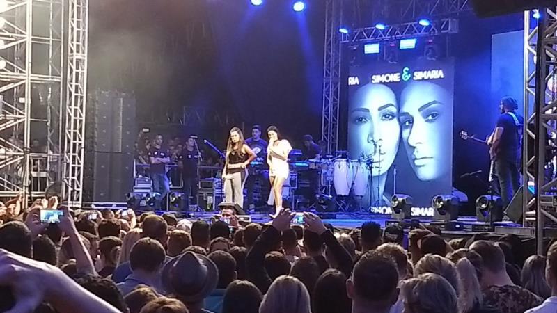 Simone e Simaria e Anitta inauguram a Arena de Shows