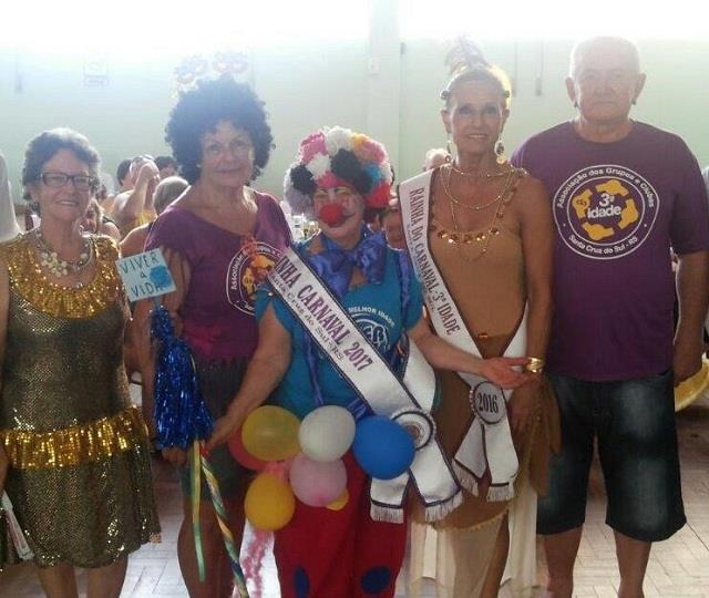 Baile de carnaval da terceira idade acontece na terça-feira