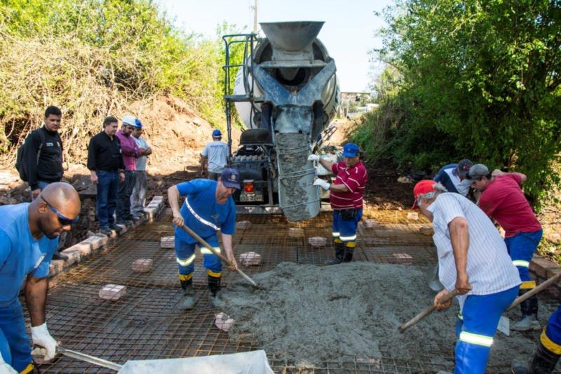 Prefeitura conclui concretagem da ponte do Balneário Panke