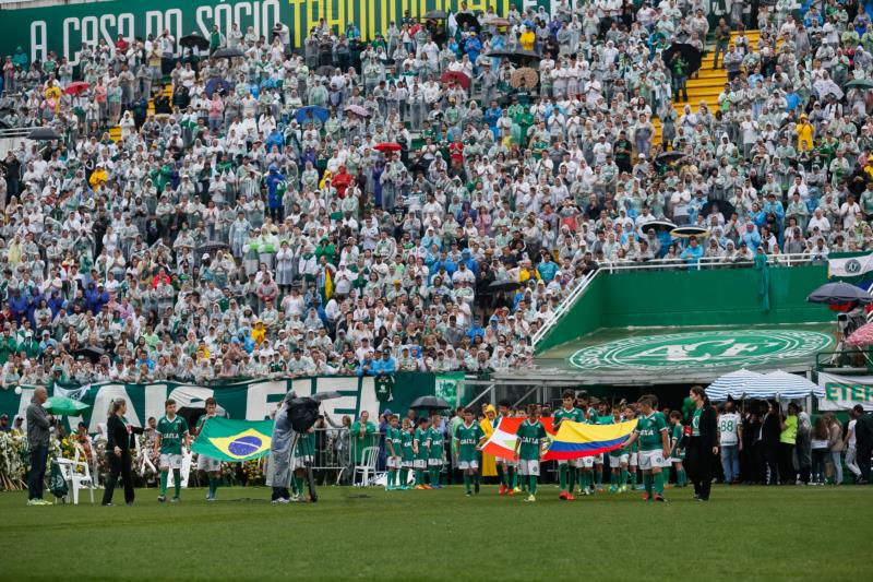 Com apenas 10 jogadores no elenco, Chapecoense inicia reconstrução