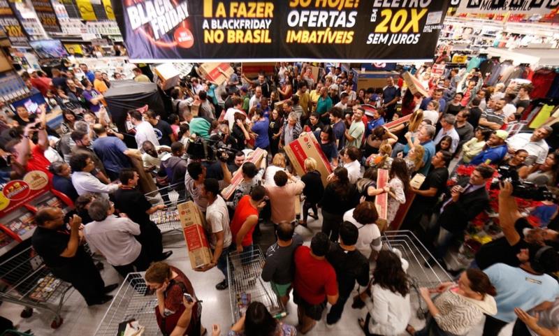 Brasileiros devem gastar em média R$ 1.000 com compras na Black Friday