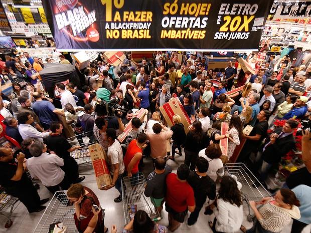 Black Friday: maioria dos consumidores deve gastar de R$ 201 a R$ 500