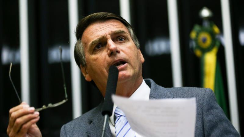 Peritos dizem que agressor de Bolsonaro tem doença mental