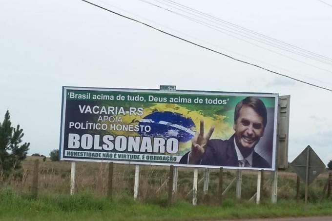 TRE determina retirada de outdoors de Bolsonaro no RS