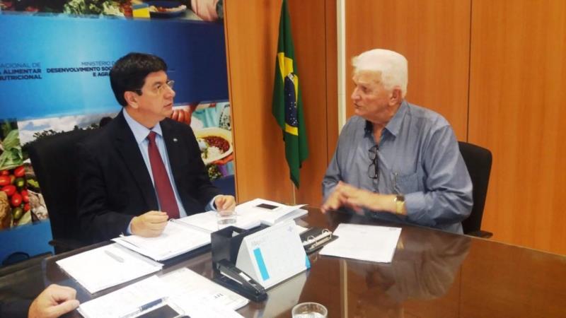 Em Brasília, Hoff recebe notícia de duas máquinas