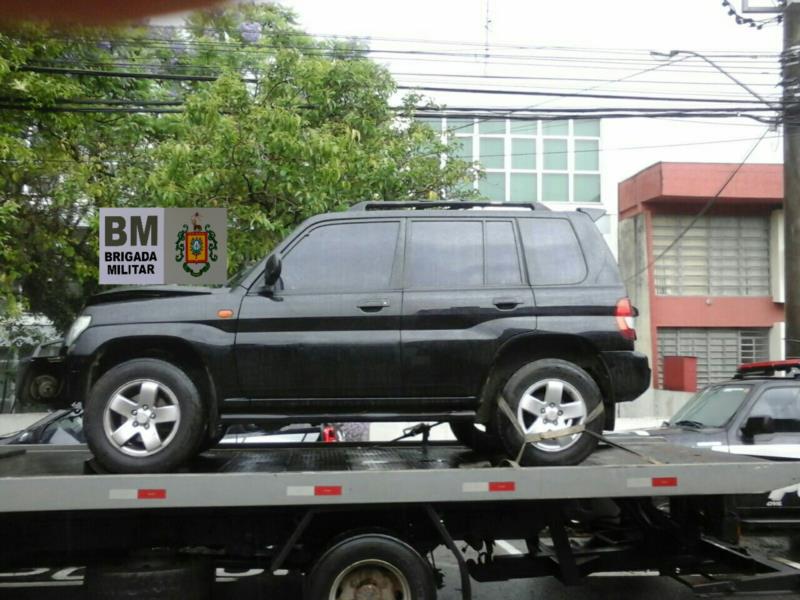 Carro roubado é encontrado no Bairro Bom Jesus