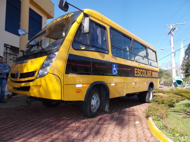 Sinimbu recebe ônibus para transporte escolar