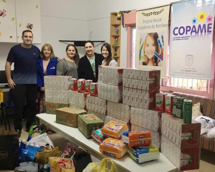 Caçadores de Sorrisos arrecadam leite e roupas para a Copame