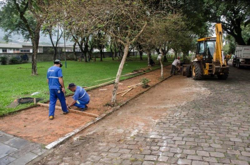 Calçada do Universitário é recuperada