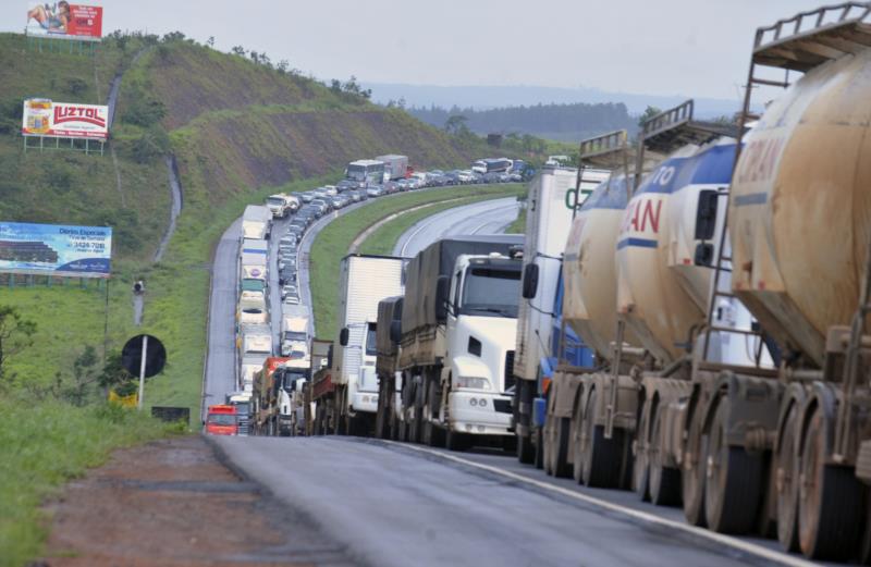 Senado aprova medidas negociadas com caminhoneiros para encerrar greve