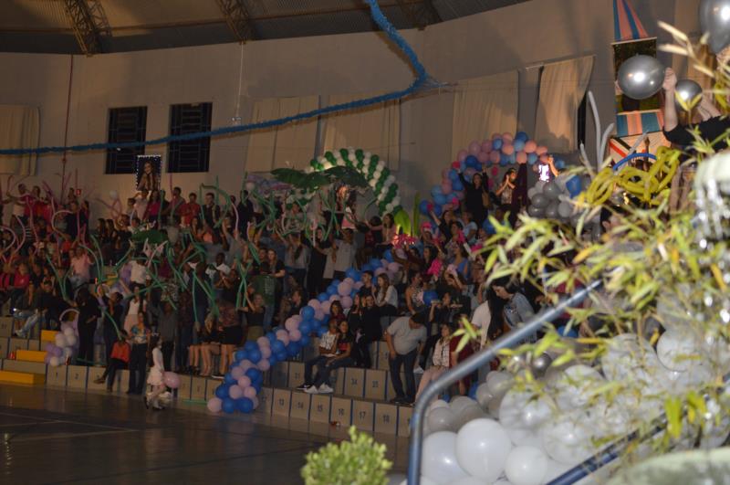 Torcidas agitam o Ginásio Poliesportivo de Vera Cruz