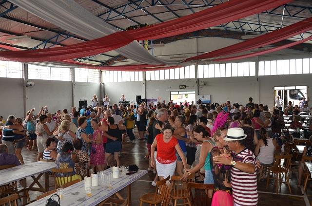 Terceira Idade terá baile de carnaval no feriado