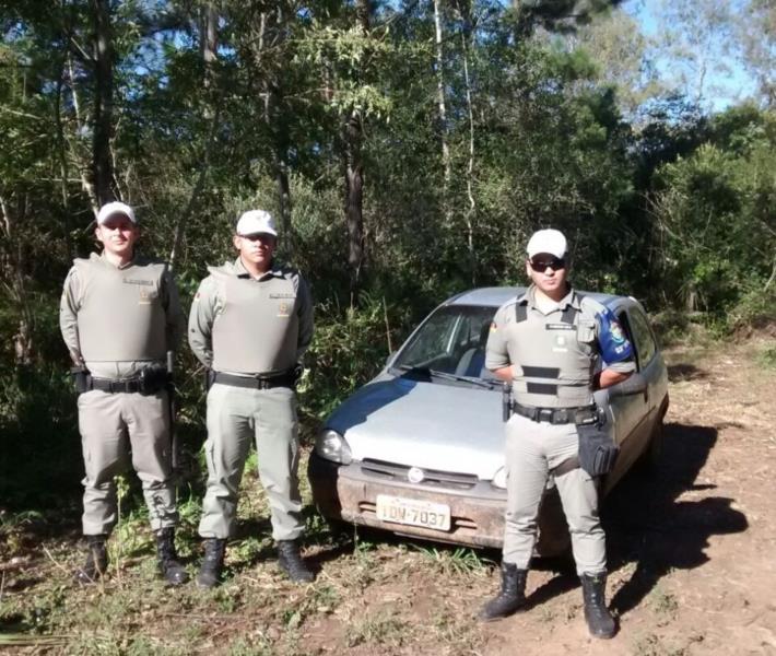 Veículo furtado é encontrado em Santa Cruz