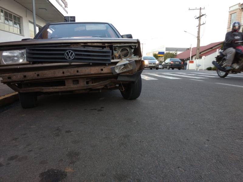 Acidente entre carro e moto deixa duas pessoas feridas em Vera Cruz