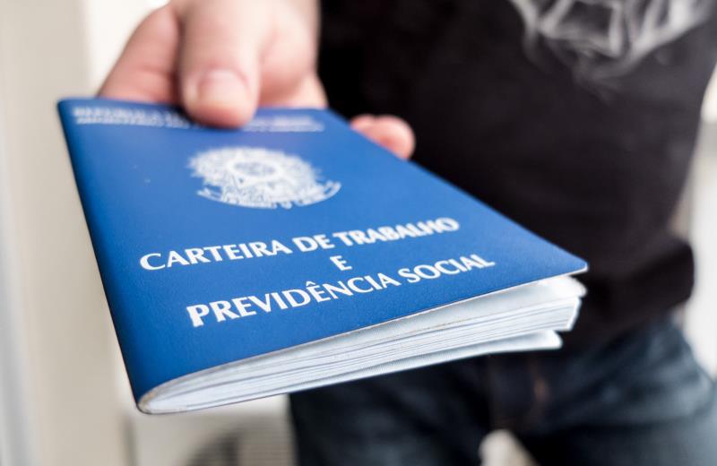 Desemprego atinge 13,5 milhões de pessoas