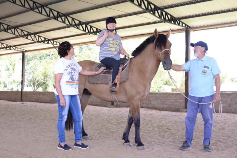 Há 15 anos, equoterapia  transforma vidas no Candeeiro