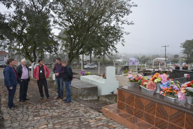 Cemitério Municipal do Bairro Arco-Íris é revitalizado