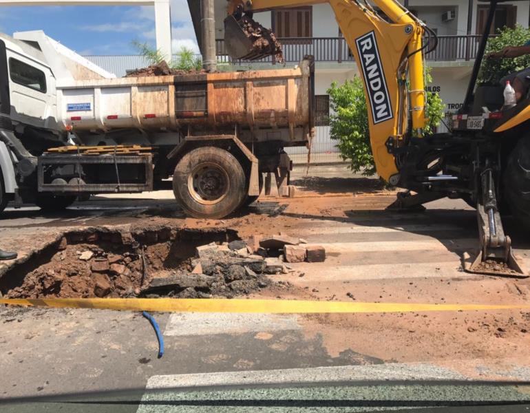 Manutenção deixa trânsito lento no Bairro Goiás