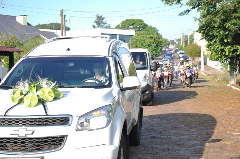 Amigos prestam homenagem a mecânico morto nesta quarta