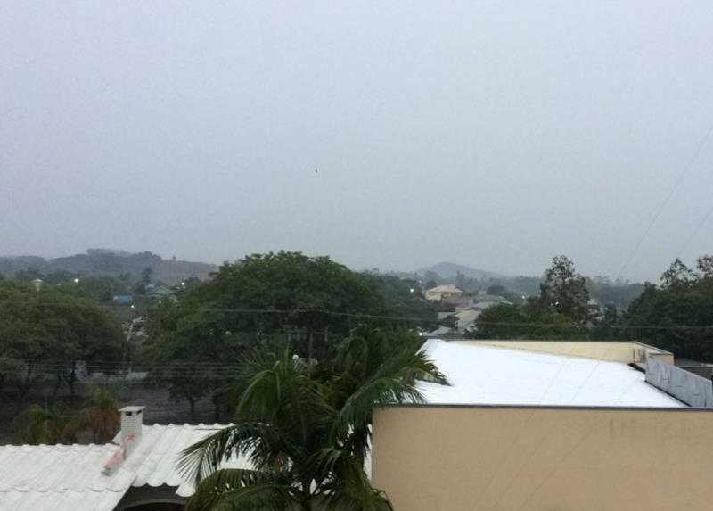 Chuva forte antecede primeira onda de frio do ano