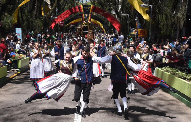 Primeiro desfile da 34ª Festa da Alegria ocorre neste domingo