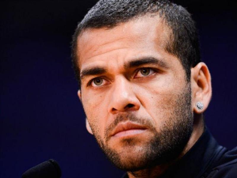 CBF confirma que Daniel Alves está fora da Copa do Mundo