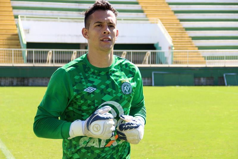 Após ser resgatado, goleiro Danilo morre no hospital