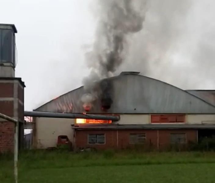 Incêndio atinge pavilhão em Venâncio Aires