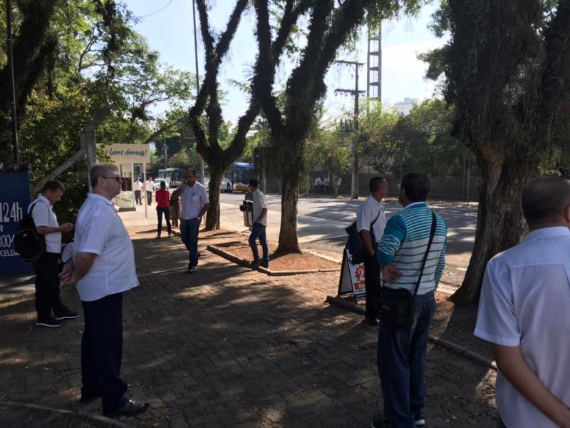 Motoristas e cobradores se mobilizam no Centro de Santa Cruz